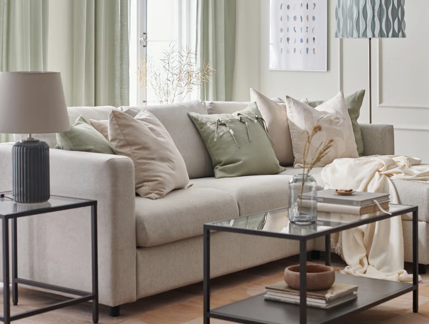 Das Sofa auf Parkett